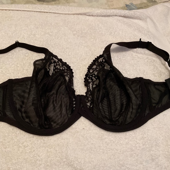 Elegant Black Lace Bra - Picture 4 of 9